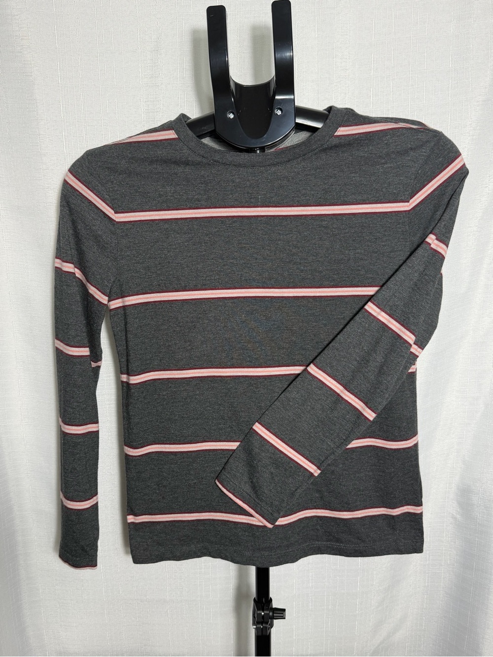 Old Navy Dark Gray Long-Sleeve Tee with red Stripes